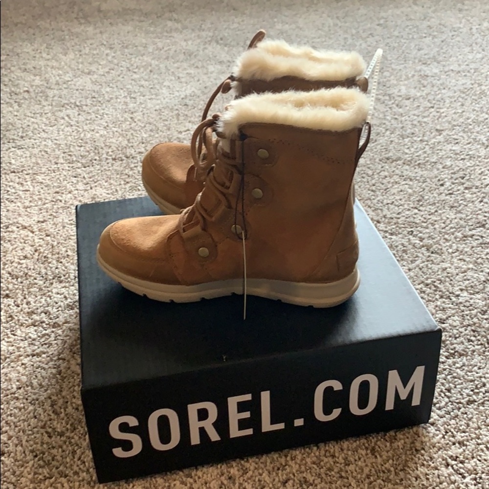 Sorel Explorer Joan boots size 6